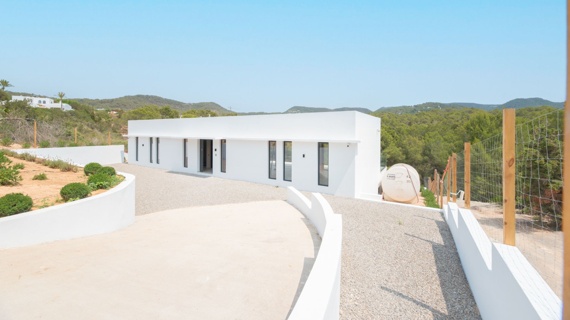 Cala Tarida Beach - Driveway